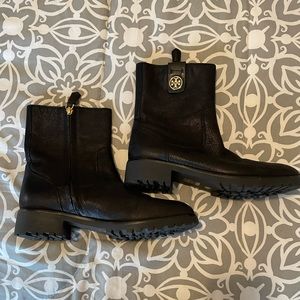 EUC Tory Burch black leather bootie size 8M